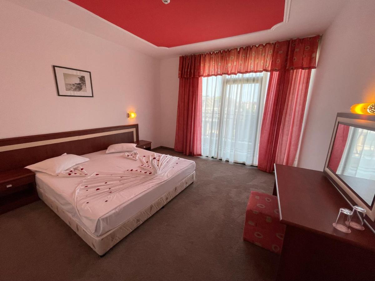 סאני ביץ' Mena Palace Hotel מראה חיצוני תמונה