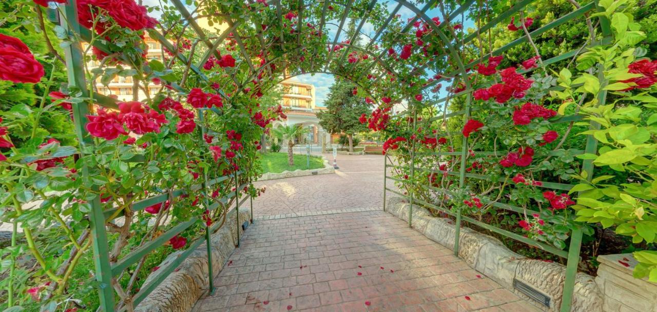 סאני ביץ' Mena Palace Hotel מראה חיצוני תמונה