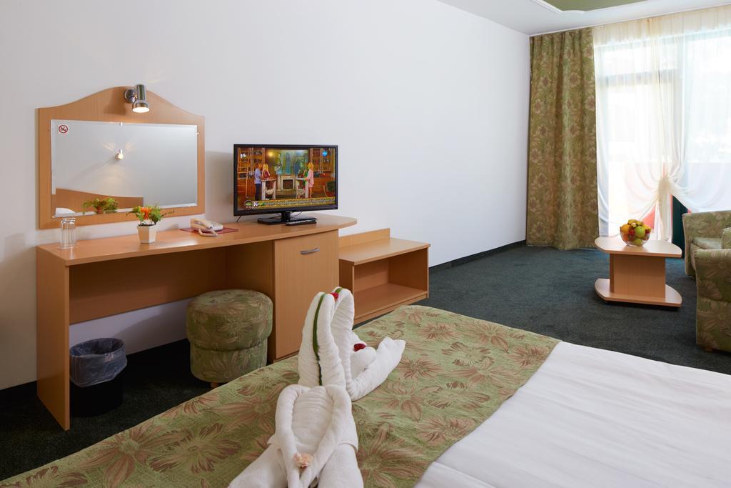 סאני ביץ' Mena Palace Hotel מראה חיצוני תמונה