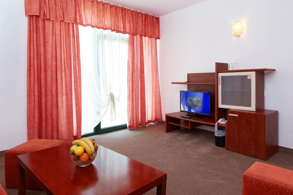 סאני ביץ' Mena Palace Hotel מראה חיצוני תמונה