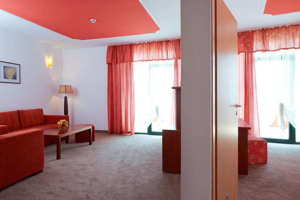 סאני ביץ' Mena Palace Hotel מראה חיצוני תמונה