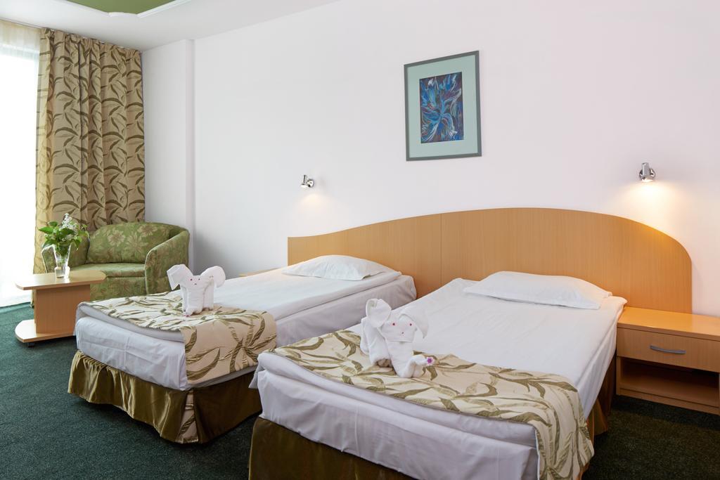 סאני ביץ' Mena Palace Hotel מראה חיצוני תמונה