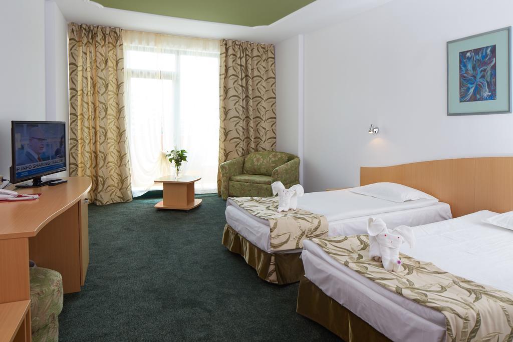 סאני ביץ' Mena Palace Hotel מראה חיצוני תמונה